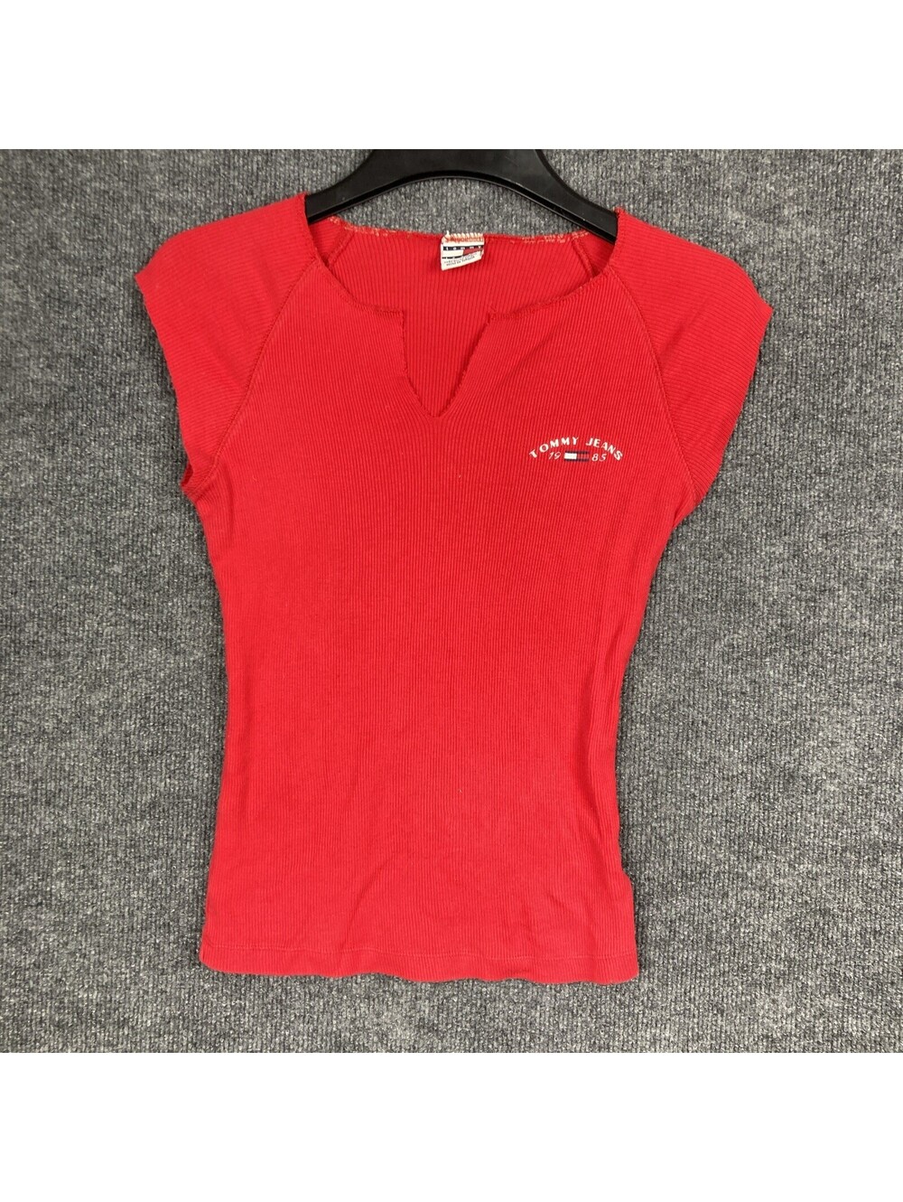 Tommy Jeans Womens Medium Red Ribbed V-Neck Raglan Cap Sleeve T-Shirt